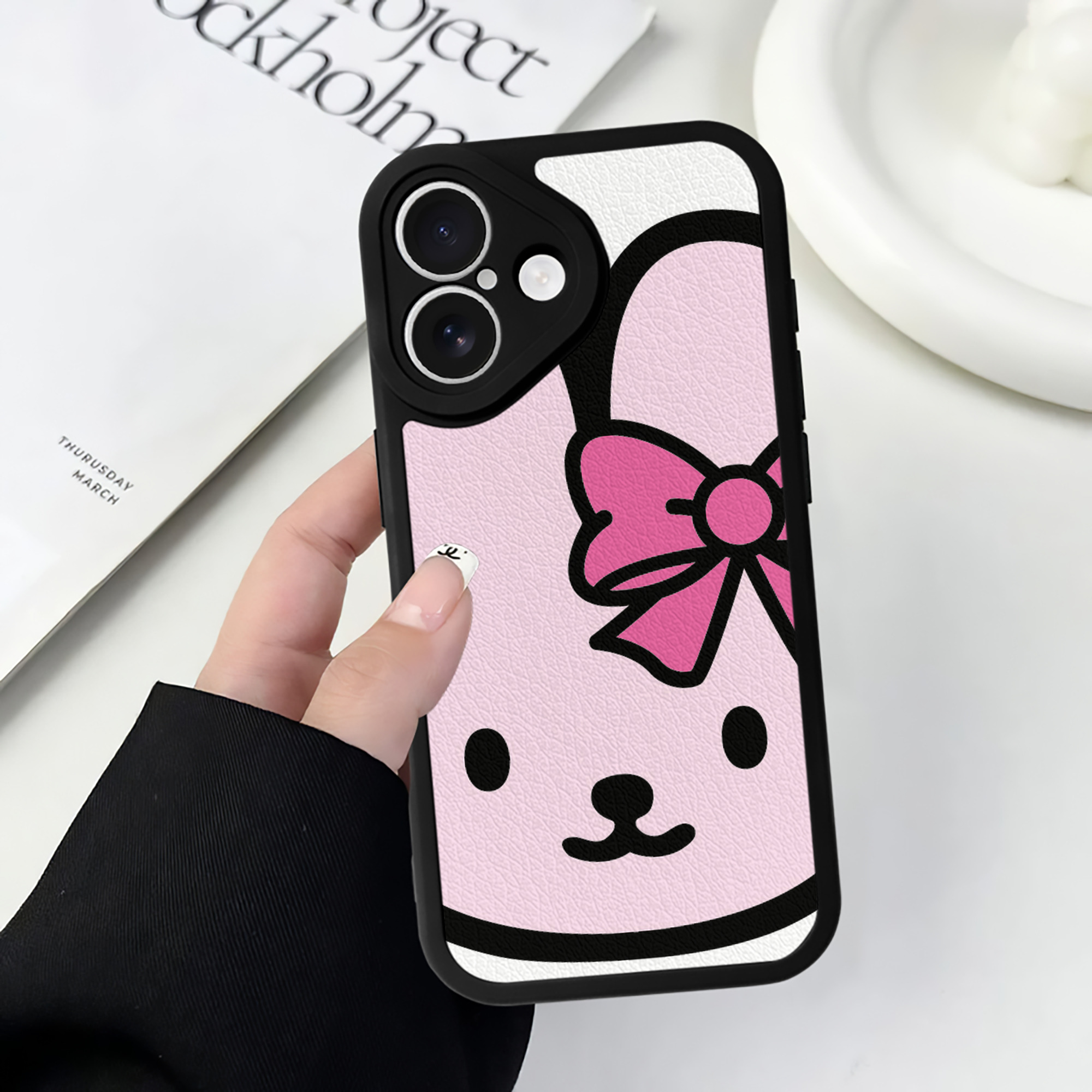 （画像用） Hello Kitty ハローキティ 【iPhone 16シリーズ対応】シリコンスマホケース（レザー調） 材質：シリコン